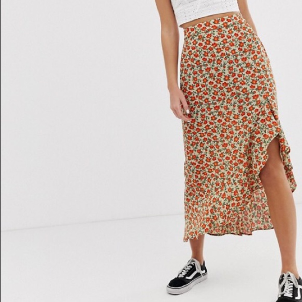 PULL & BEAR Floral Asymmetrical Wrap Skirt